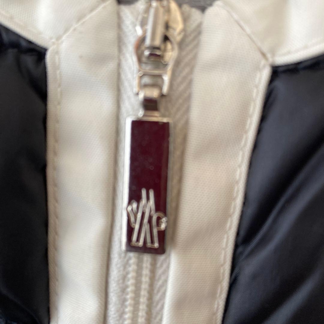 Moncler 黒 ダウンジャケット