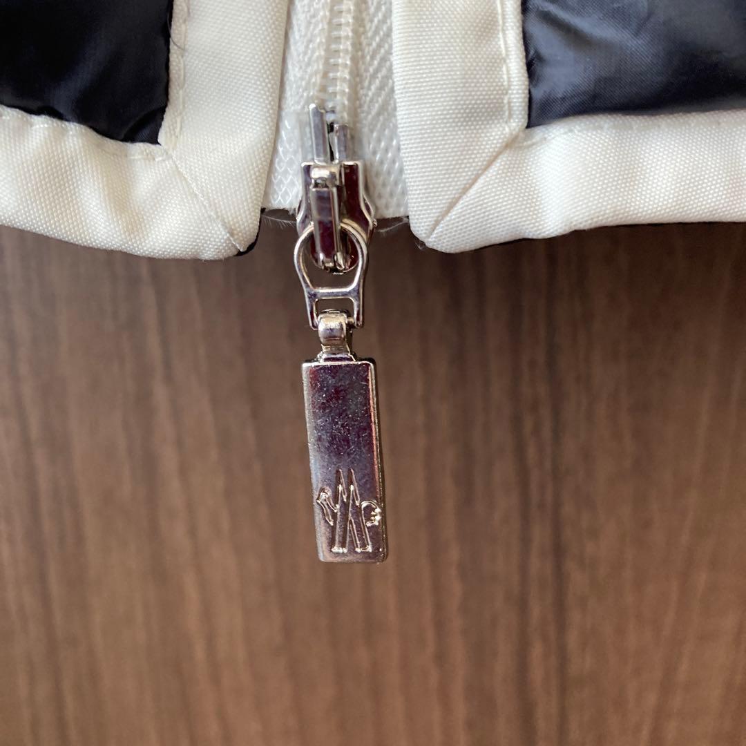 Moncler 黒 ダウンジャケット