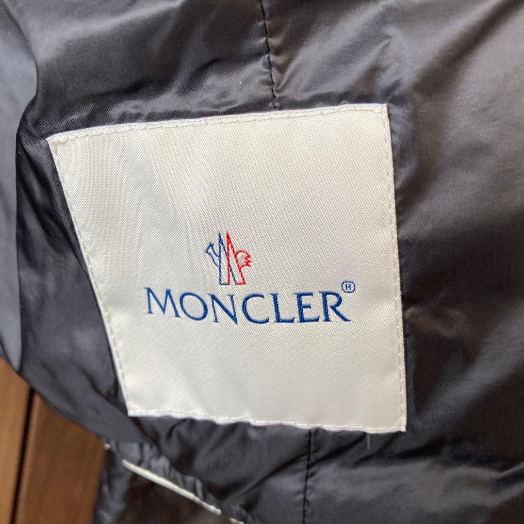 Moncler 黒 ダウンジャケット