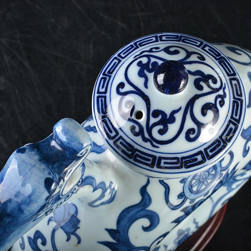 中国　大明成化年製　故宮博物院模造　青花　唐草文　龍持ち手　水注　VR7102B