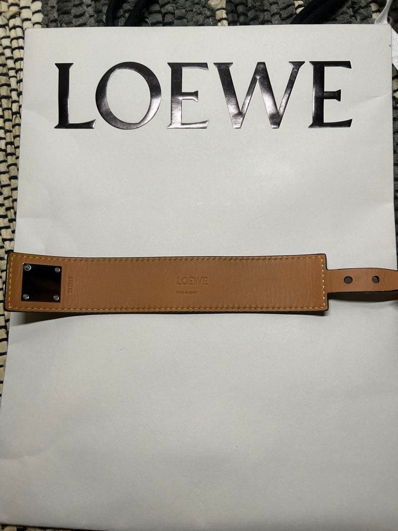 LOEWE ロエベ　箔押しレザーブレスレット　アナグラム
