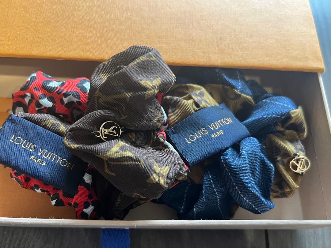 Louis Vuitton ♡シュシュ