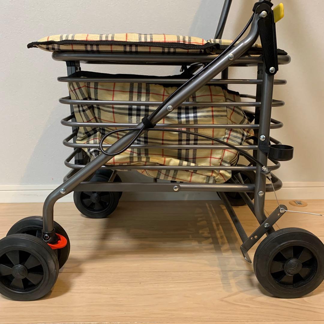 【展示品】 座れる シルバーカー　腰かけ コンパクト 折りたたみ 6輪 シニア