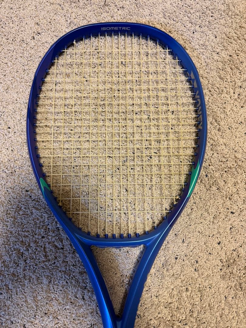 ヨネックス　イーゾーン 100 グリップサイズ2