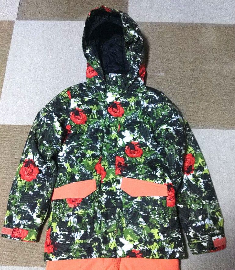 NIKITAスノーボードウェア 花柄 上下セット新品・未使用　 M (150？)