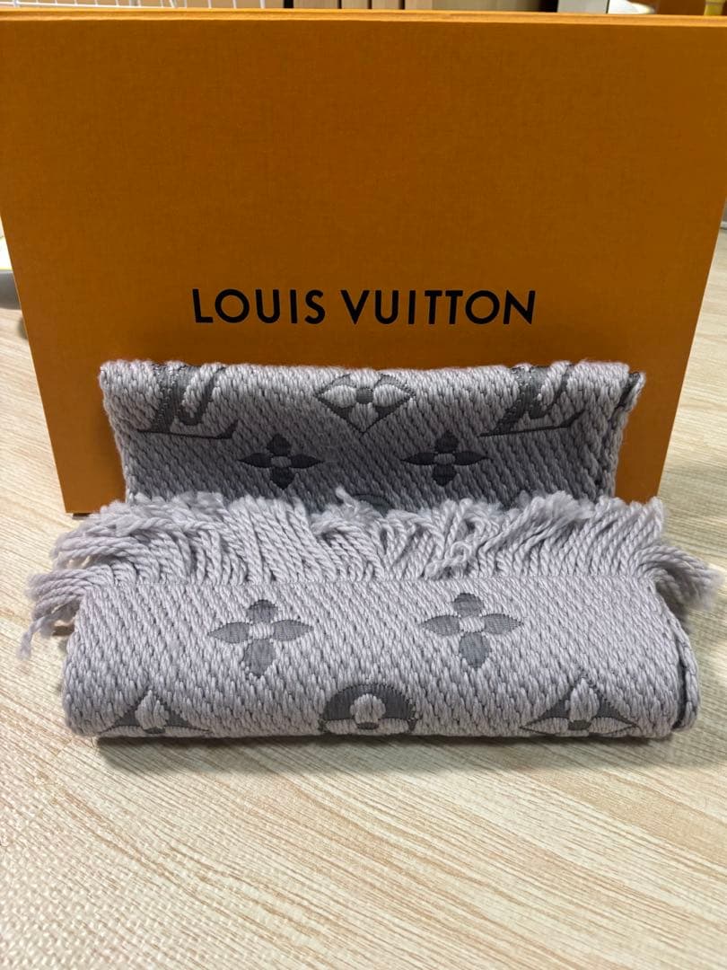 ルイヴィトン　エシャルプ ロゴマニア