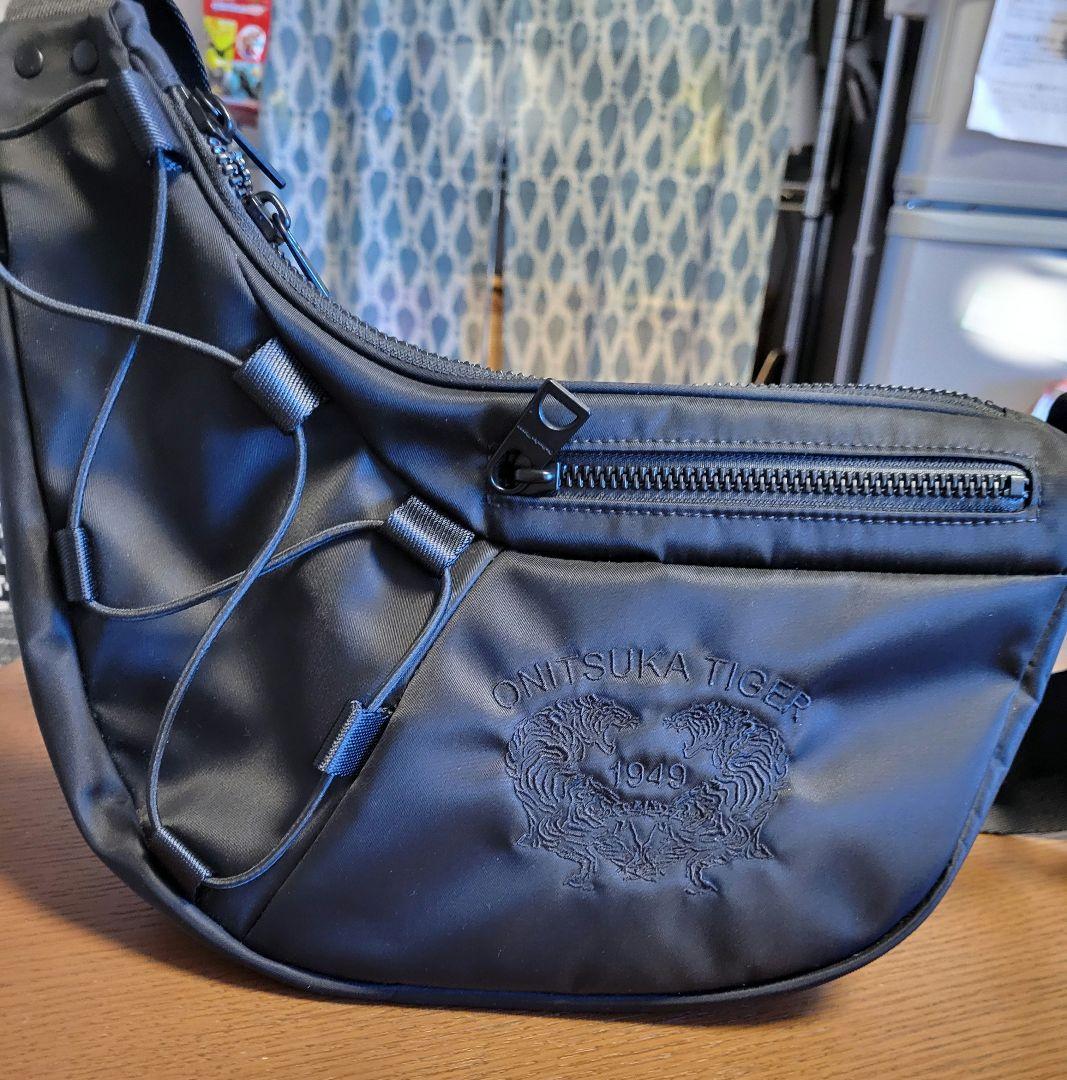 オニツカタイガー　ショルダーバック　ユニセックス