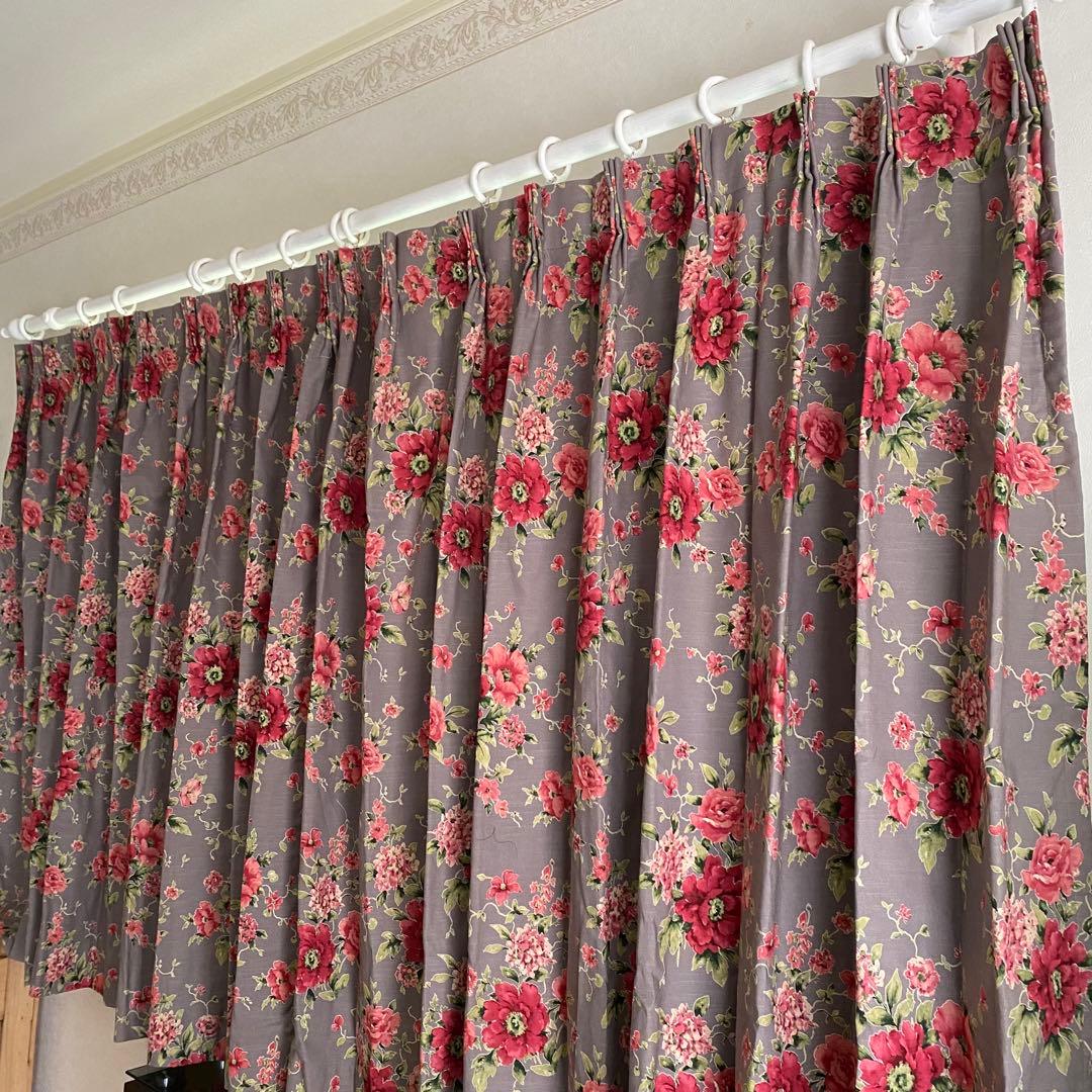 ローラアシュレイ カーテン 105×202 ２枚組 ３つ山(２倍ヒダ)