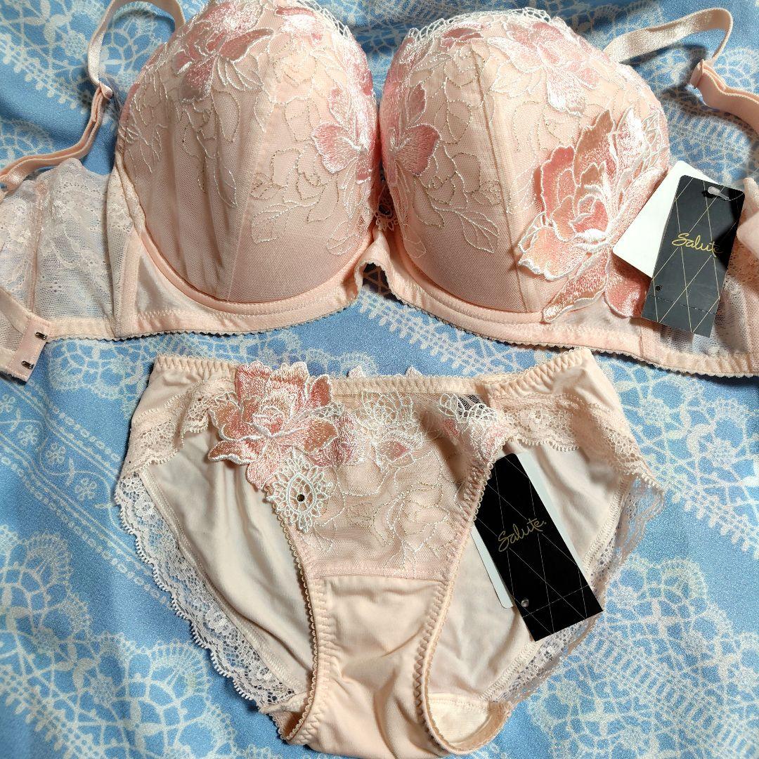ワコール　サルート　新品 ブラジャー＆ショーツ H 75 ＆ M