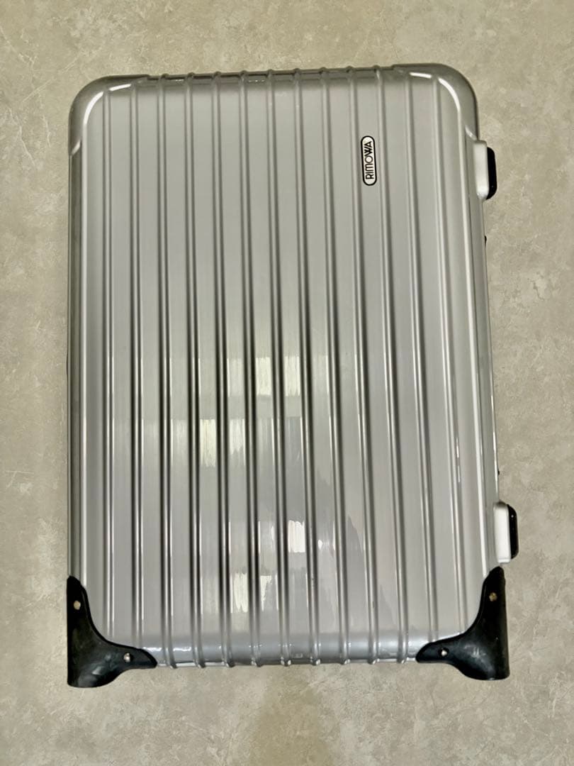 RIMOWA シルバーキャリーケース TSAロック付き