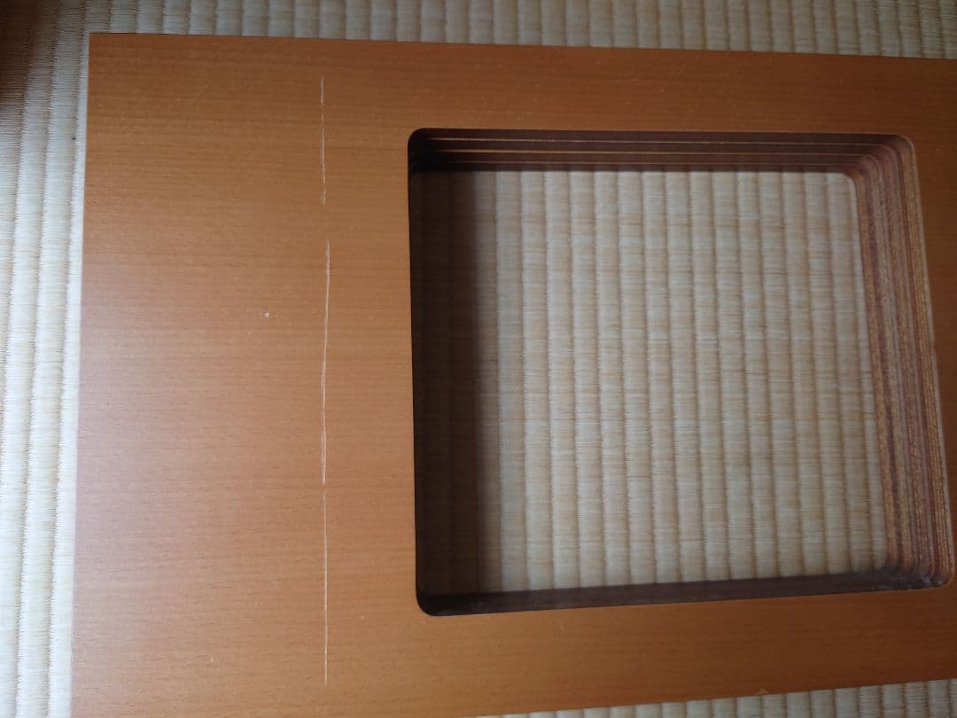 E&YのDISPLAY SHELVES