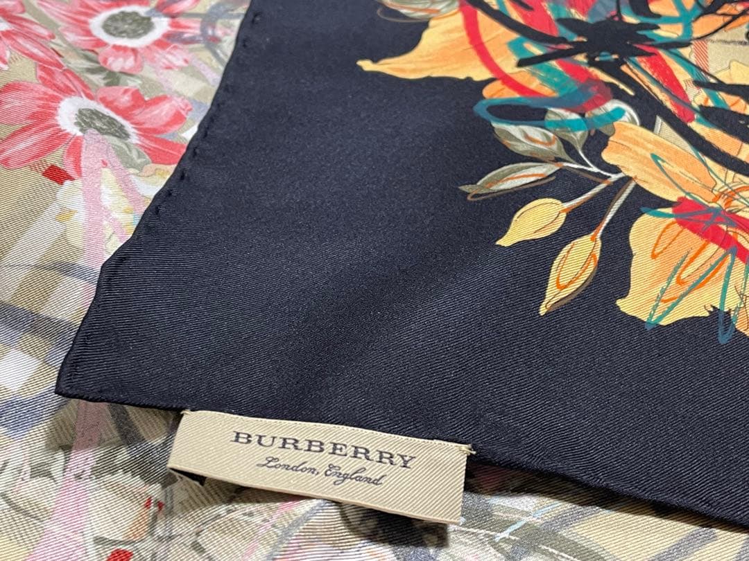 ケアタグ無しバーバリー Burberry シルクスカーフ 花柄ノヴァチェック美品