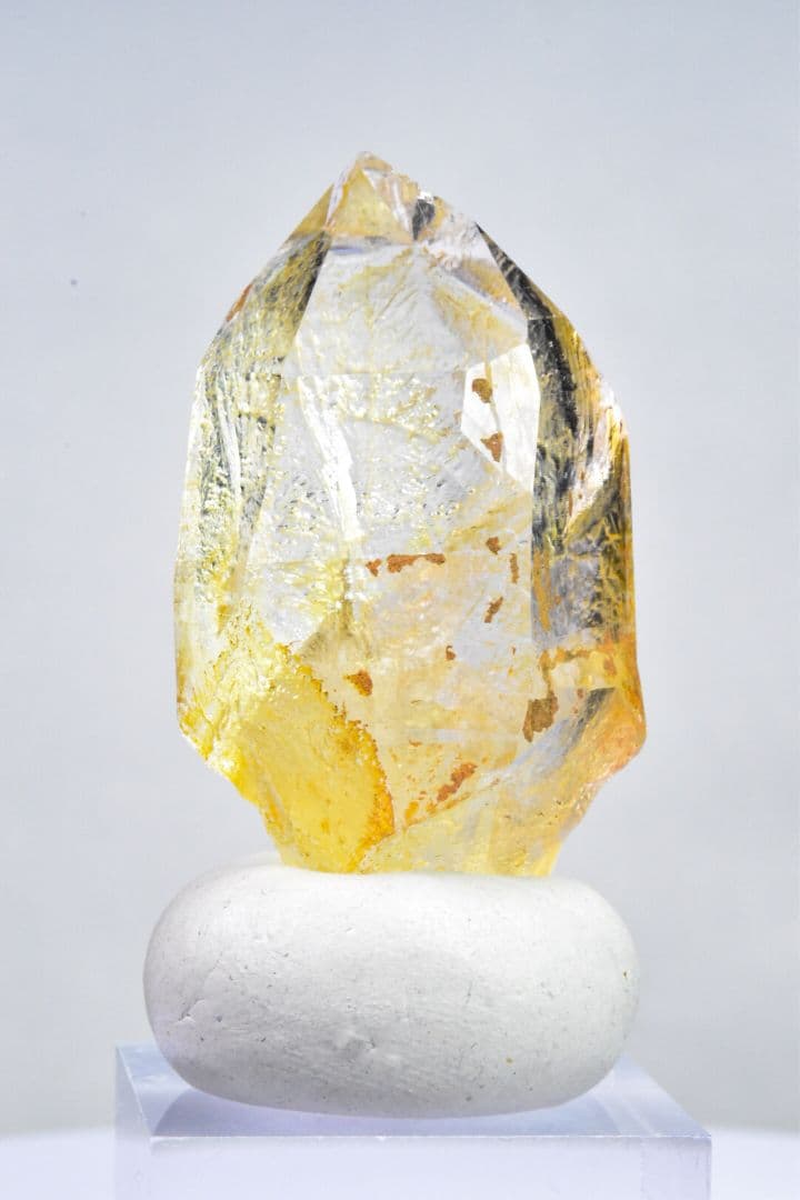 ガネーシュヒマール ヒンドゥン産 大きな剥離面クリアポイント