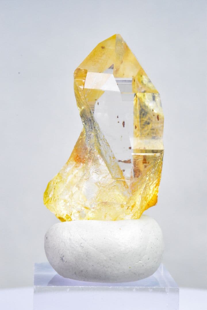 ガネーシュヒマール ヒンドゥン産 大きな剥離面クリアポイント