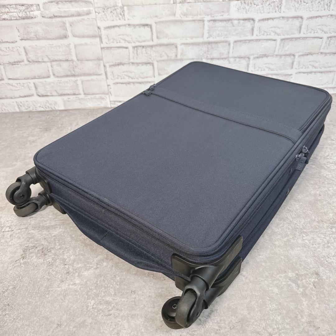 無印良品　63L　半分の厚みで収納できるソフトキャリーケース　良品計画