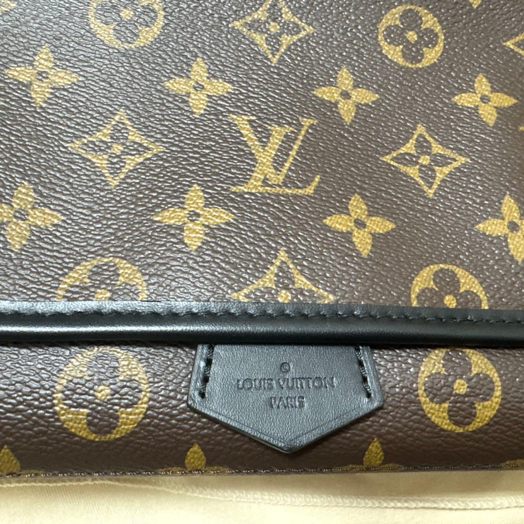 LOUIS VUITTON ルイヴィトン　マグネティックメッセンジャー