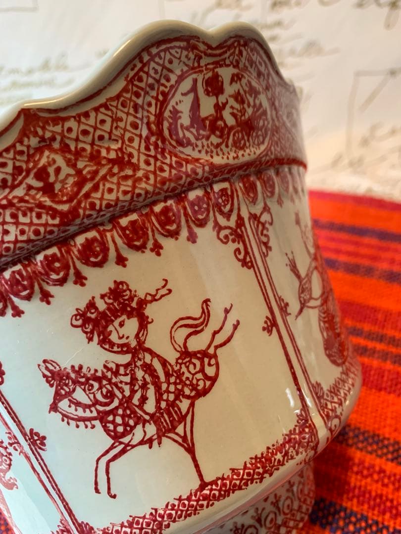 ビヨンヴィンブラッド　激レア・ビンテージのメリーゴーランド型の蓋物可愛すぎます！