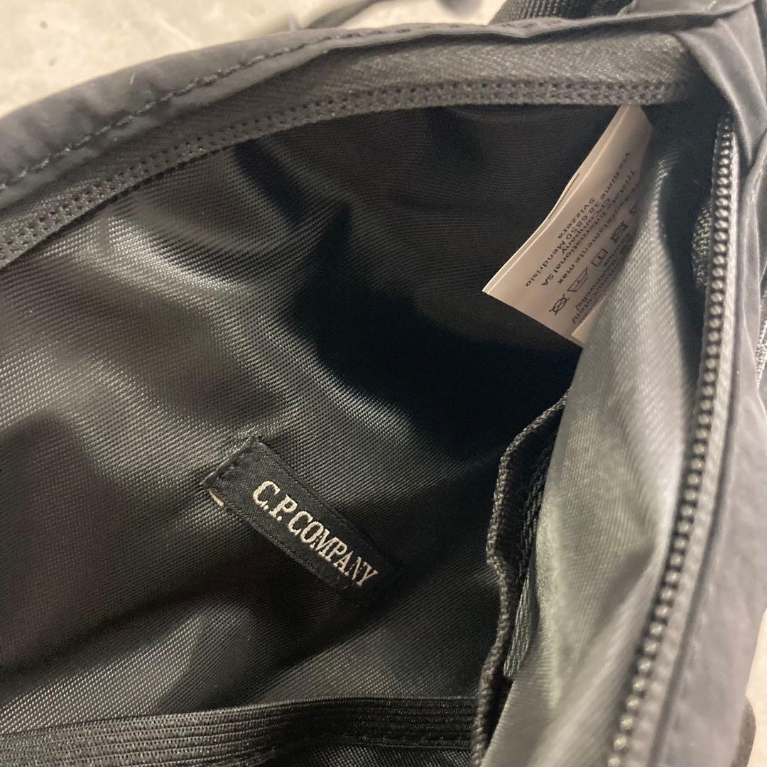 C.P. Company ブラックボディバッグ