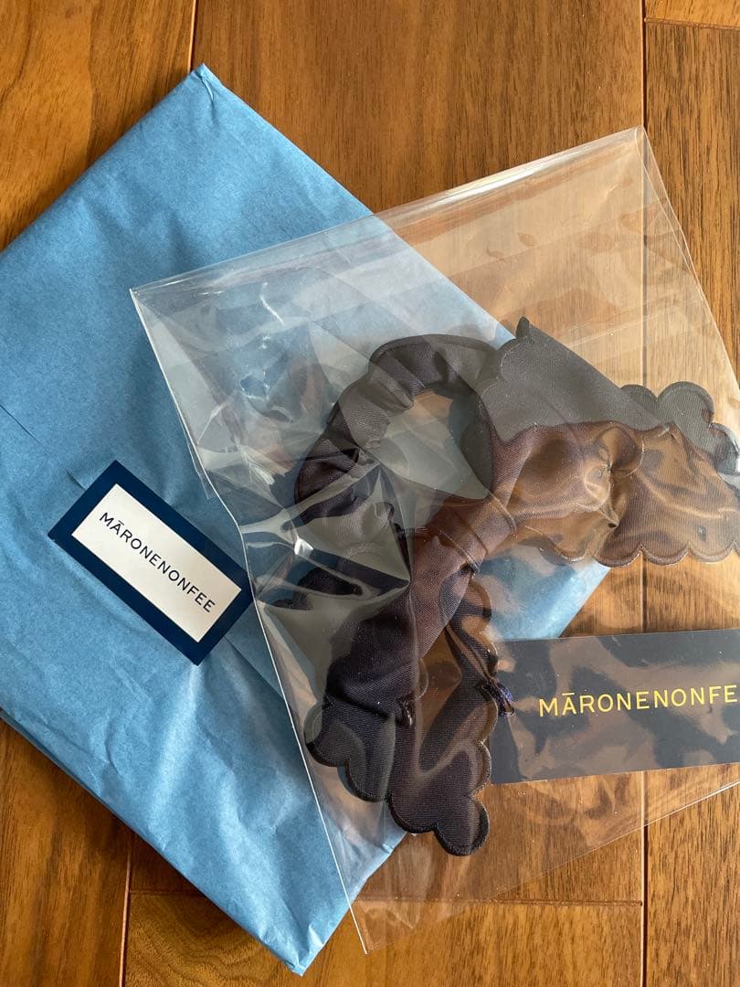 MÁRONENONFEE マーロンエノンフィ　スカラップ　リボン　シュシュ