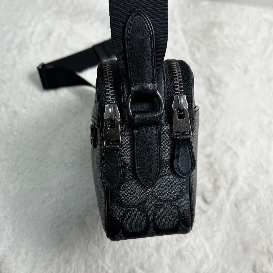 COACH ダブルファスナー　ショルダーバッグ レザー 斜め掛け シグネチャー