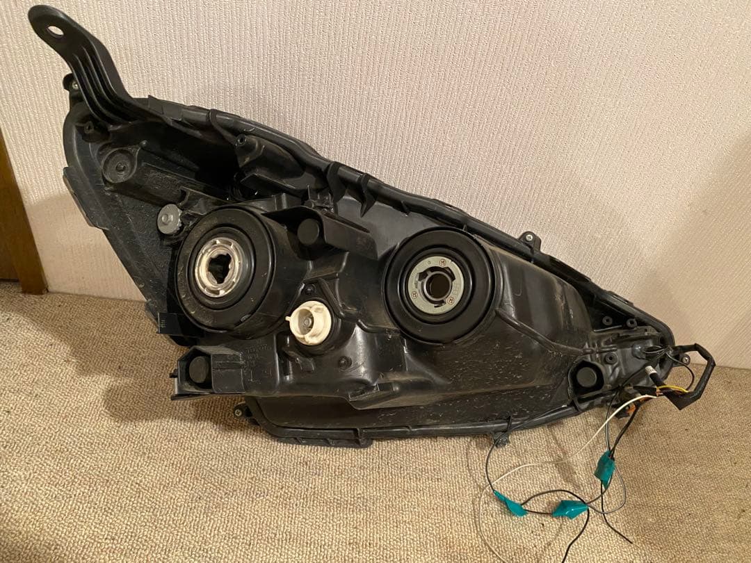 TOYOTA トヨタ 純正 NHP10 アクア 前期 ハロゲン ヘッドライト
