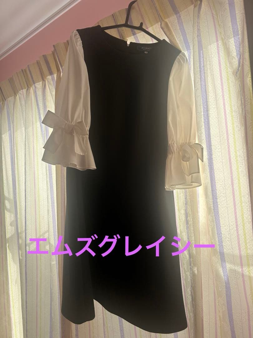 黒白リボン付き膝丈Aラインワンピース