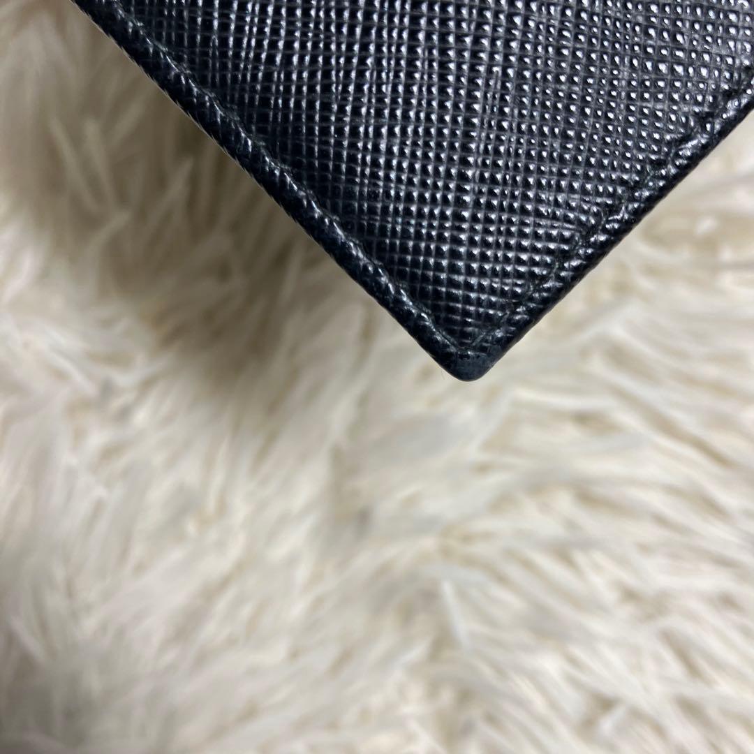 【極美品】 PRADA マネークリップ サフィアーノ 三角プレート IC内蔵