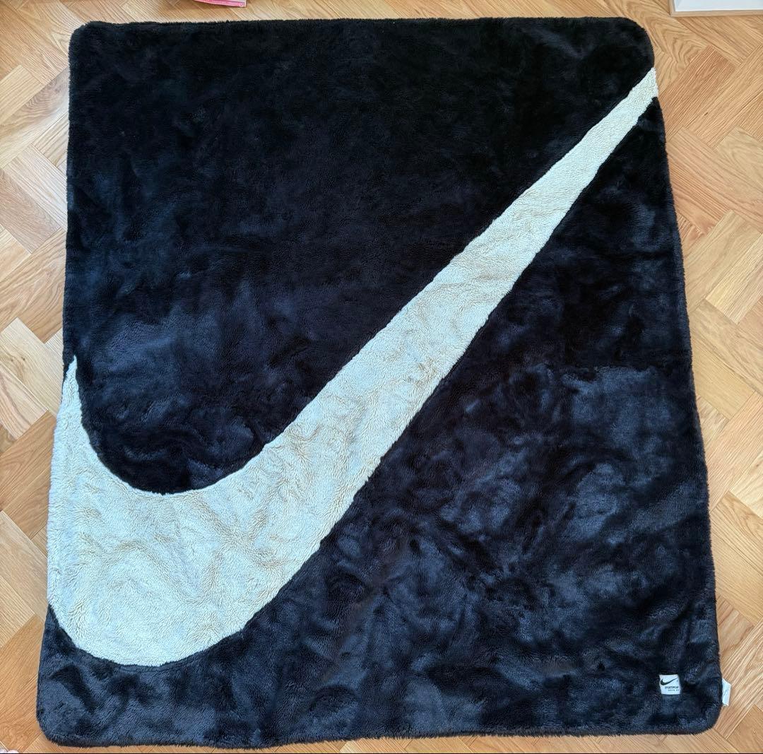 NIKE ウィメンズ NSW ブランケット フェイクファー スウォッシュ