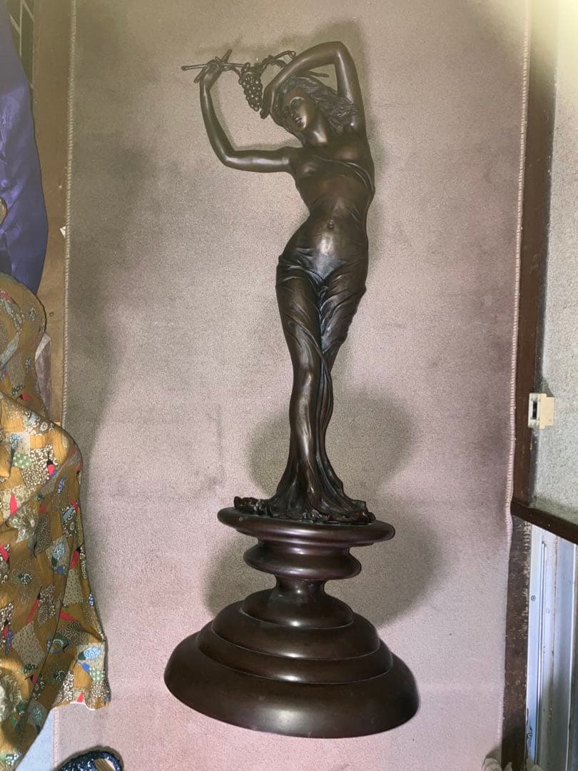 大型　銅像　女性　ブロンズ