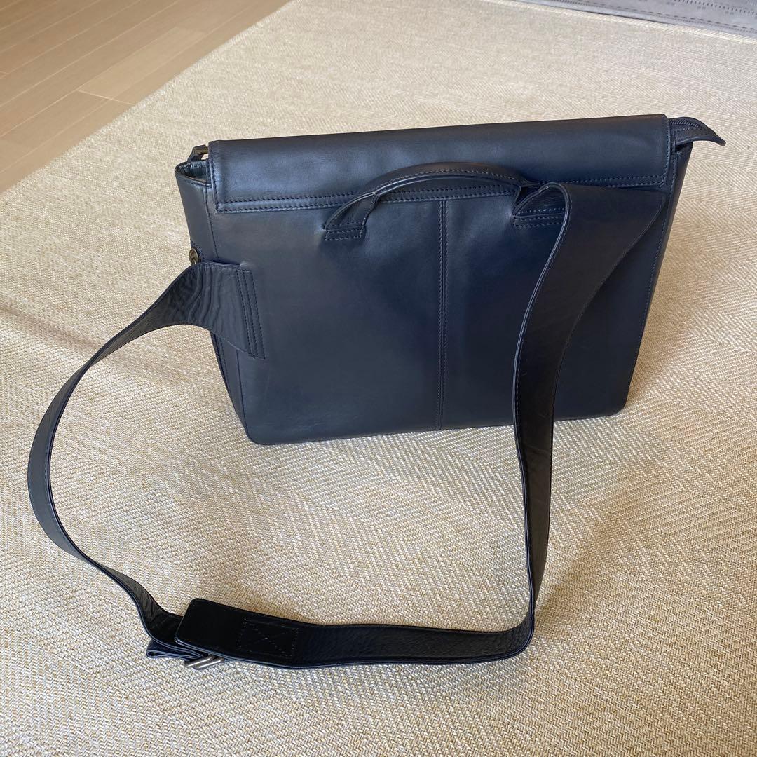 マザーハウス ザダン メッセンジャー ネイビー 斜めフラップ