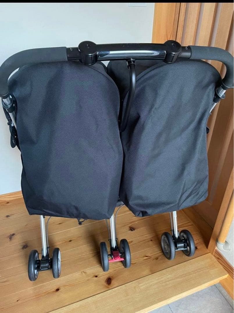 美品　combi ツインスピン　ダブルベビーカー ブラック 双子