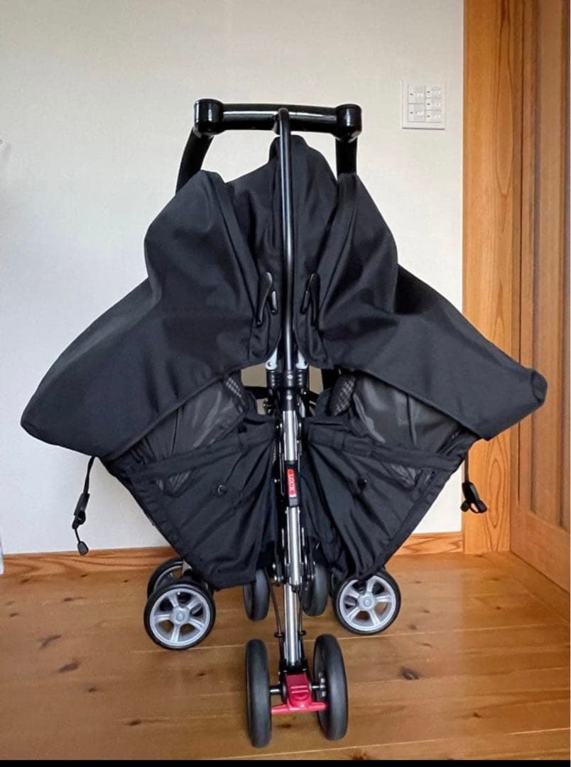 美品　combi ツインスピン　ダブルベビーカー ブラック 双子