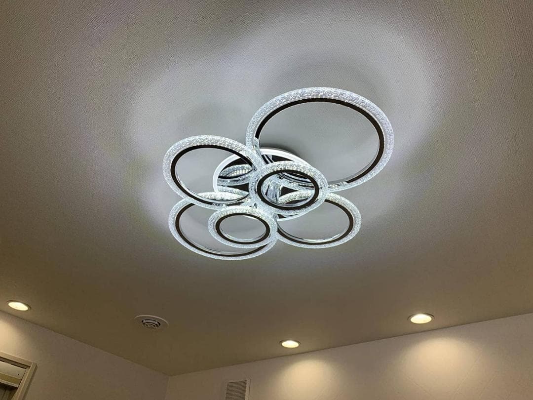 LEDシーリングライト（無段階調光調色、2800-6500K）のおしゃれデザイン