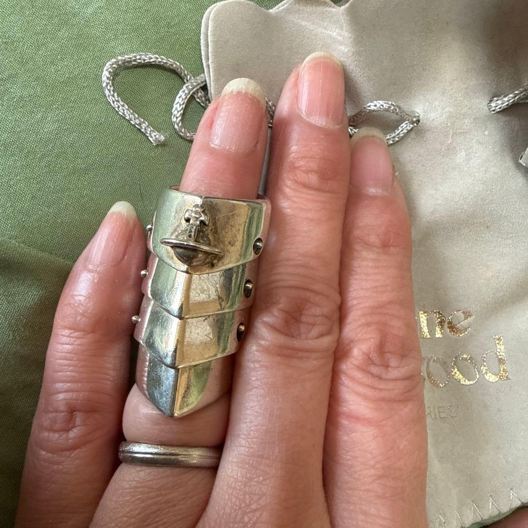 Vivienne Westwood シルバーアーマーリング