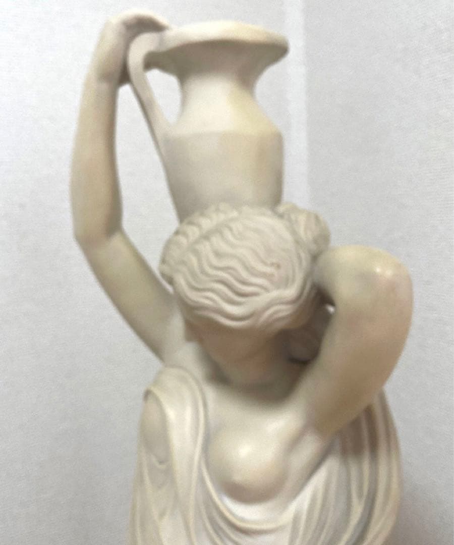 置物 水を汲む乙女 石膏像
