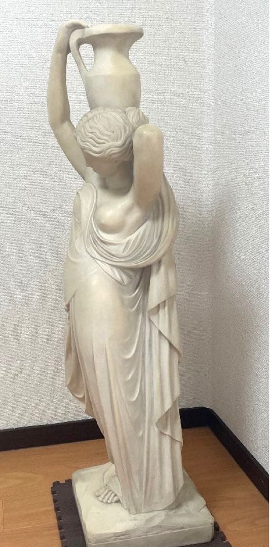 置物 水を汲む乙女 石膏像