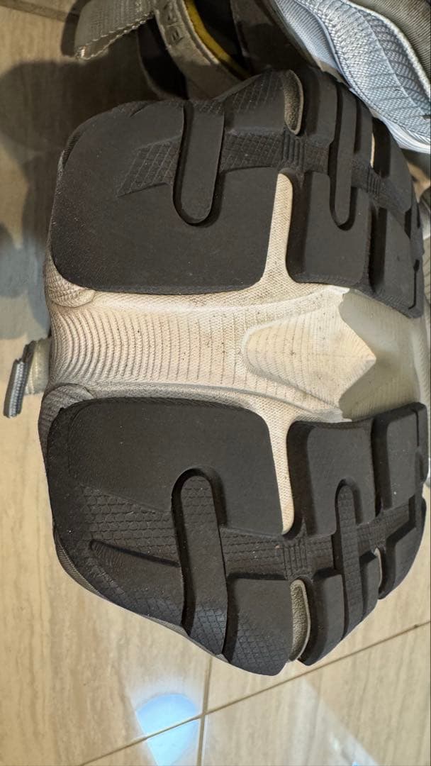 BALENCIAGAカーゴスニーカー
