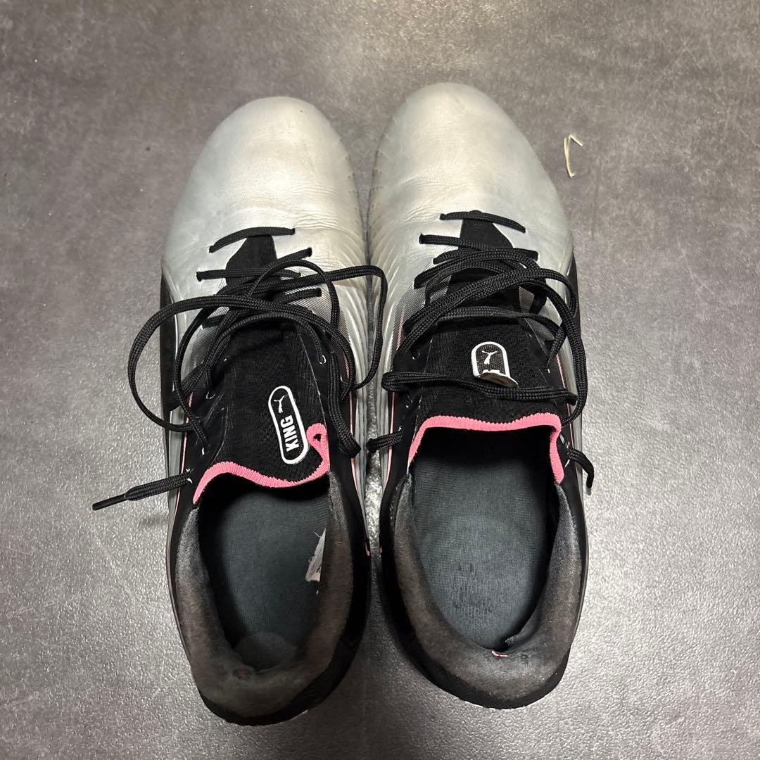 プーマキング　サッカースパイク