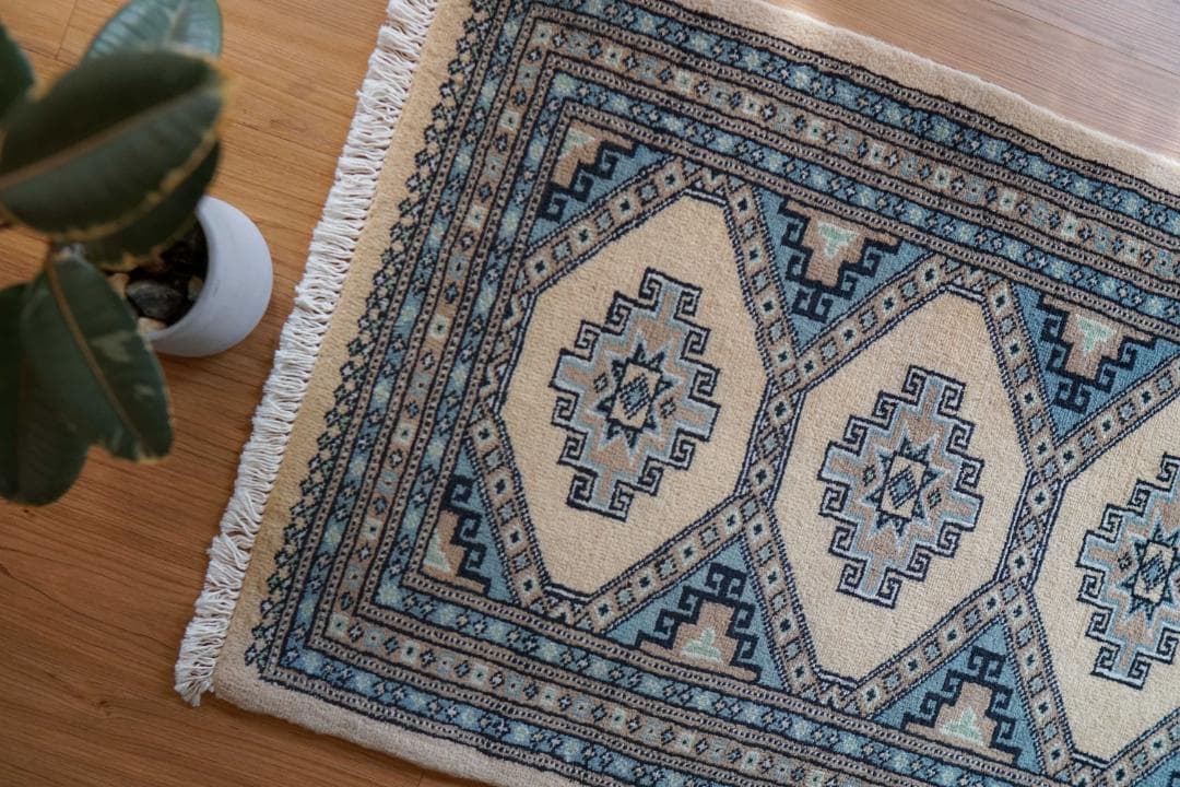 パキスタン絨毯 　トライバルラグ　ラホール産 93×65cm
