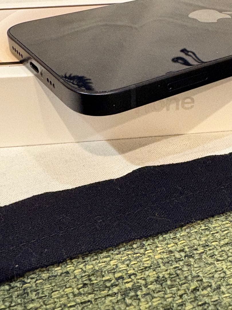 Apple iPhone 12ブラック 本体