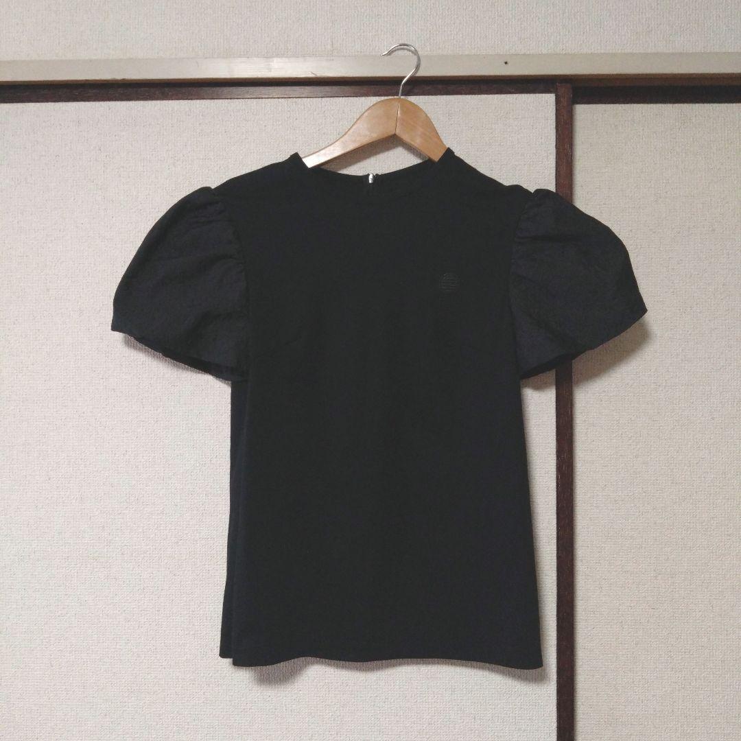ボーダーズアットバルコニー　黒 フラワージャガードパフスリーブ Tシャツ