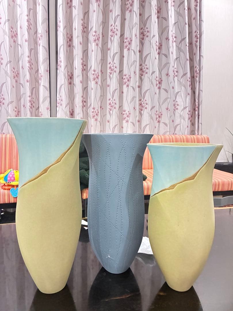 青と黄色の陶器製花瓶3点セット