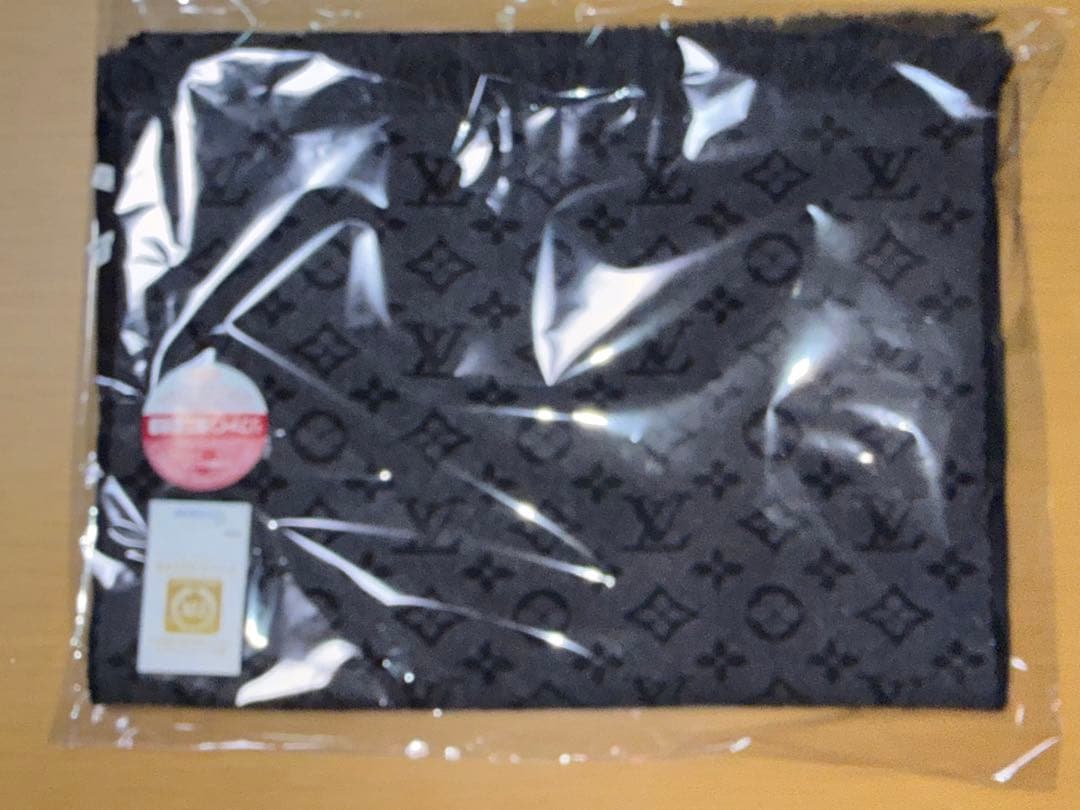 Louis Vuitton ブラック ・グレーマフラー