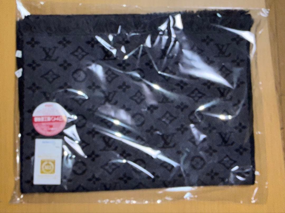 Louis Vuitton ブラック ・グレーマフラー