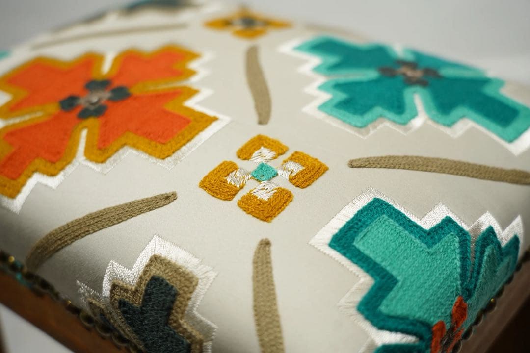 スツール　japan vintage 昭和初期　スクエア　刺繍 椅子　チェア