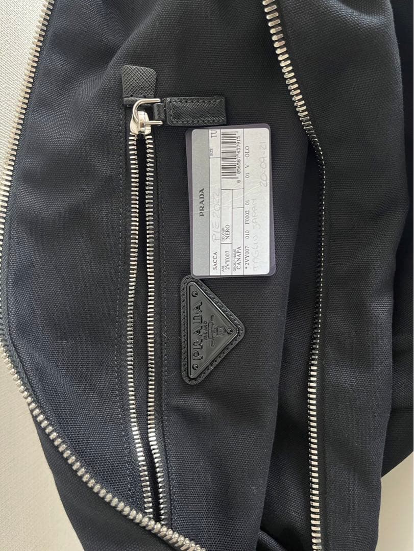 【正規品】 Prada プラダ　エンポスロゴトライアングルショルダー黒キャンバス