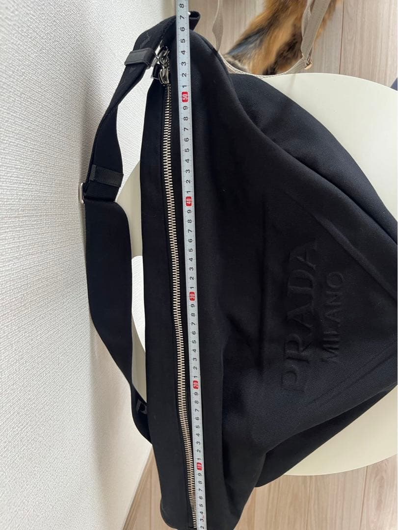【正規品】 Prada プラダ　エンポスロゴトライアングルショルダー黒キャンバス