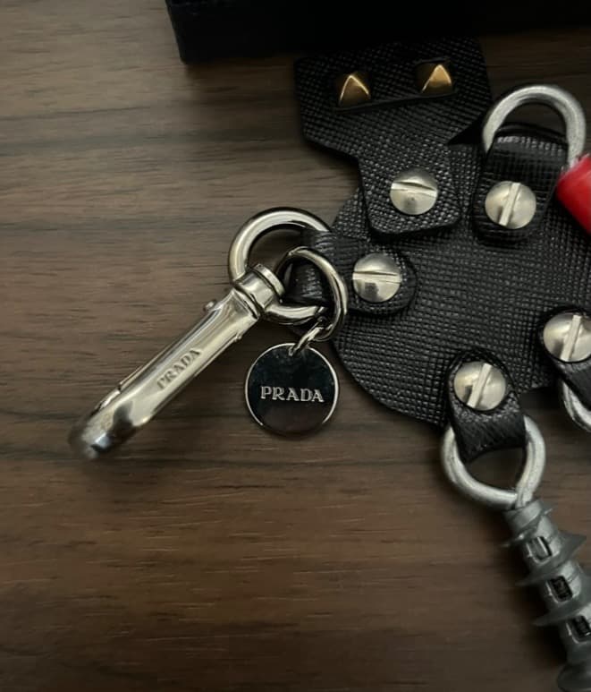 PRADA ロボット型キーホルダー メンズ レディース