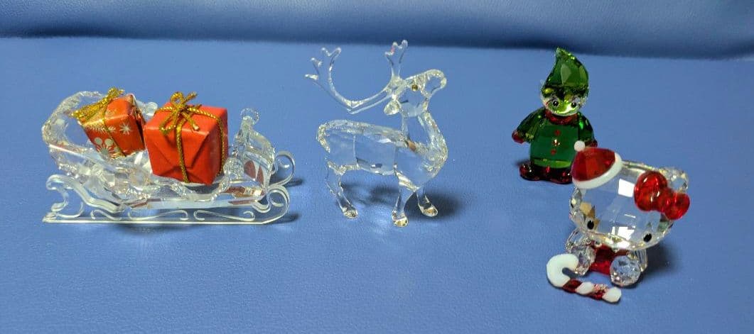 スワロフスキークリスタル ハローキティサンタとトナカイとソリ、サンタの妖精