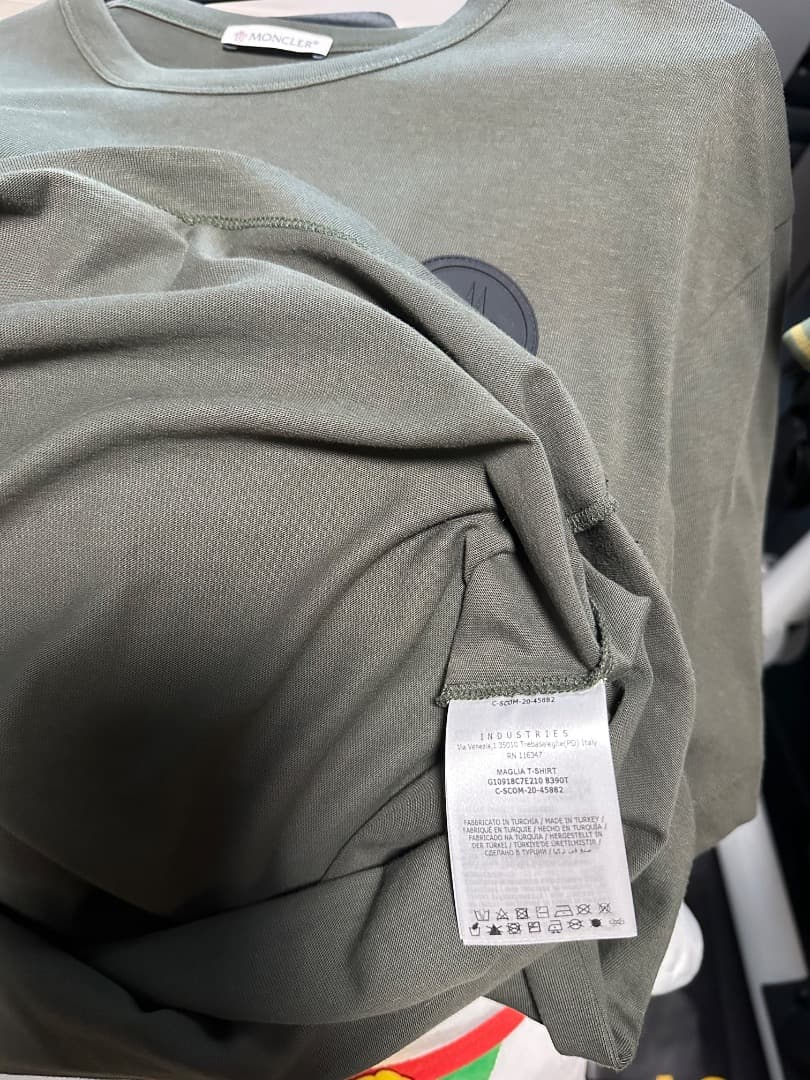 MONCLER オリーブグリーン Tシャツ